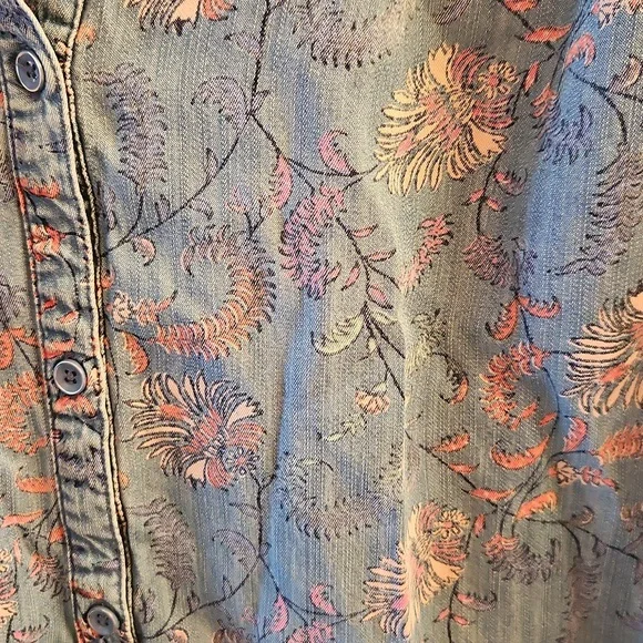 Intro Dillard’s Blue Chambray Floral Lyocell Button-Down, L, Boho, Coastal - Picture 5 of 10